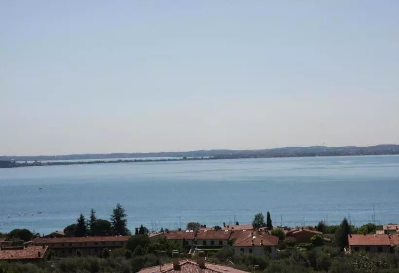 اتاق استاندارد چهار تخته, La Pergola