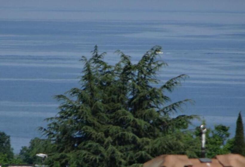 غرفة عائلية, La Pergola