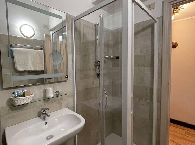 غرفة إقتصادية, Albergo La Torre