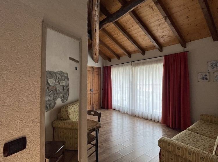 行政三人间, Albergo La Torre