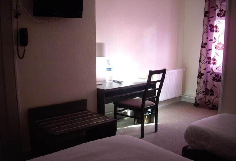 Номер Стандарт Трехместный, Logis Hôtel Le Carnot