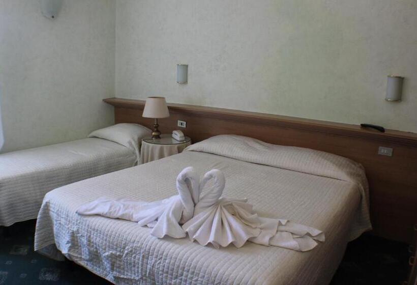 חדר קלאסי לשלושה, Miralago