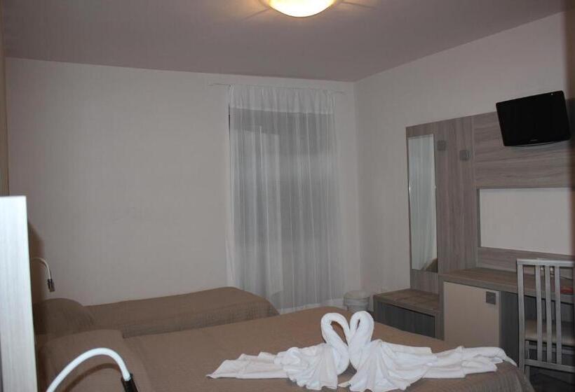 חדר קלאסי לשלושה, Miralago