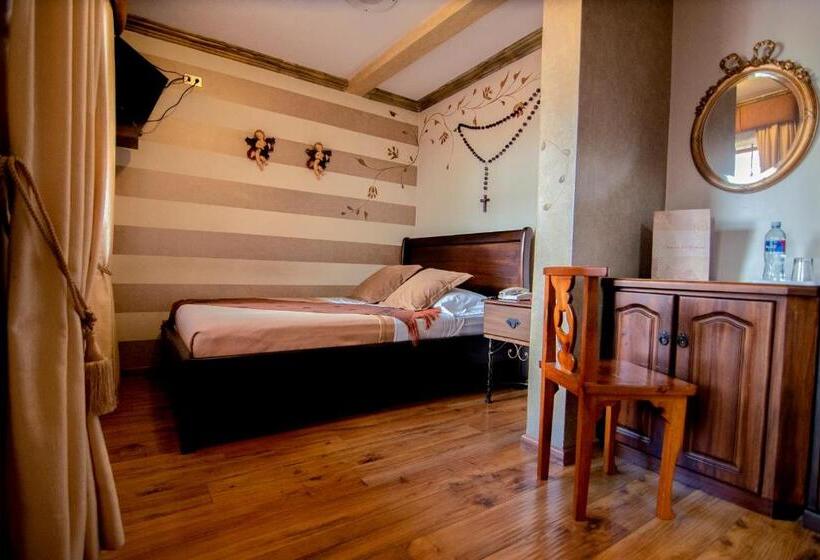 غرفة قياسية فردية, Morenica Del Rosario