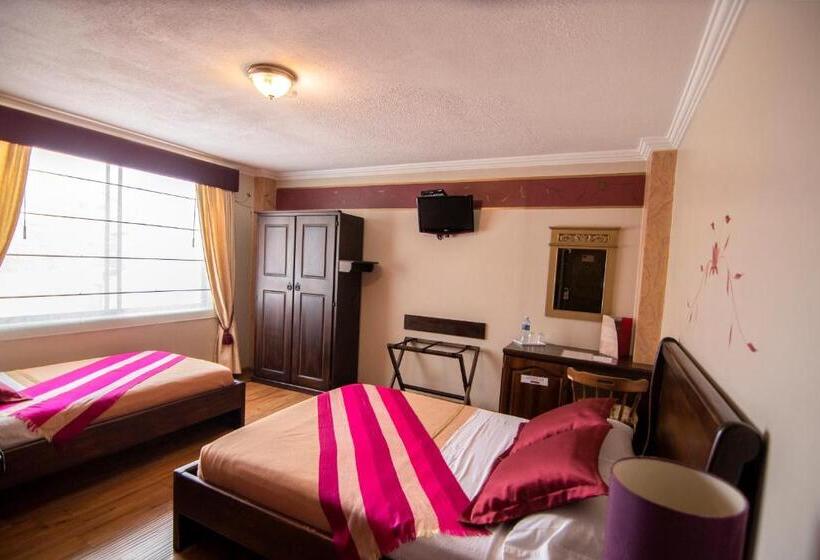 غرفة قياسية ثلاثية, Morenica Del Rosario