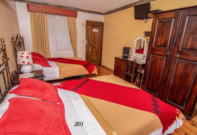 غرفة قياسية ثلاثية, Morenica Del Rosario