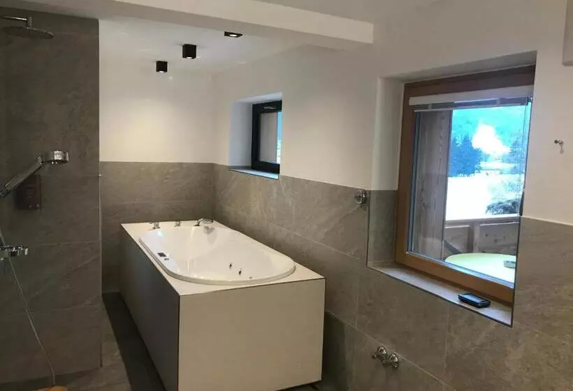 スーペリアの４人部屋, Rosengarten