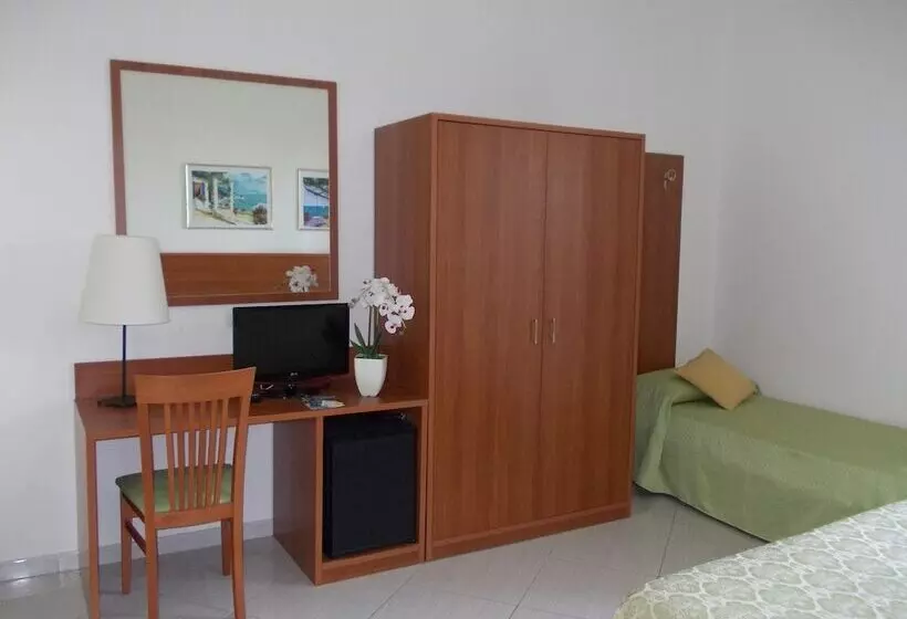 اتاق استاندارد سه نفره, Solaria