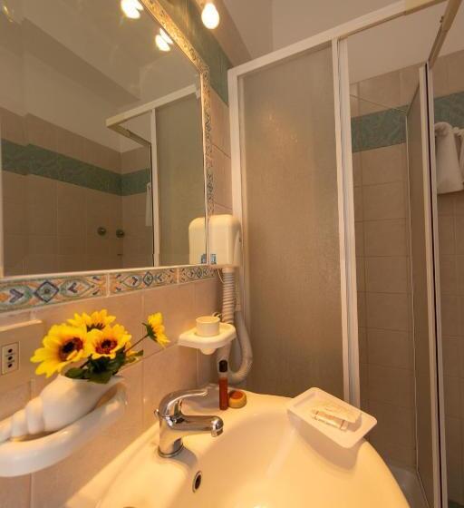 اتاق استاندارد سه نفره, Solaria