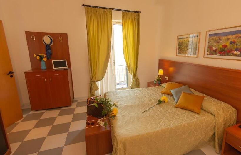 اتاق استاندارد سه نفره, Solaria