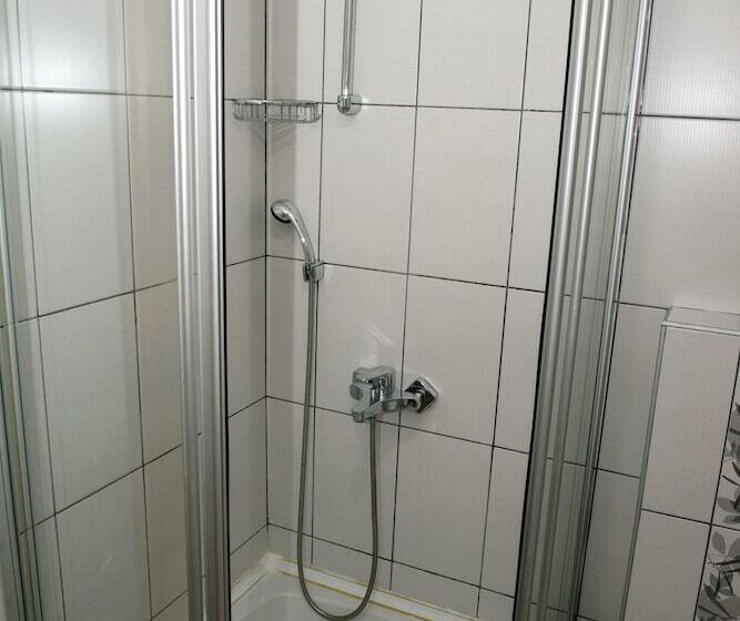 اتاق استاندارد, Tayahatun