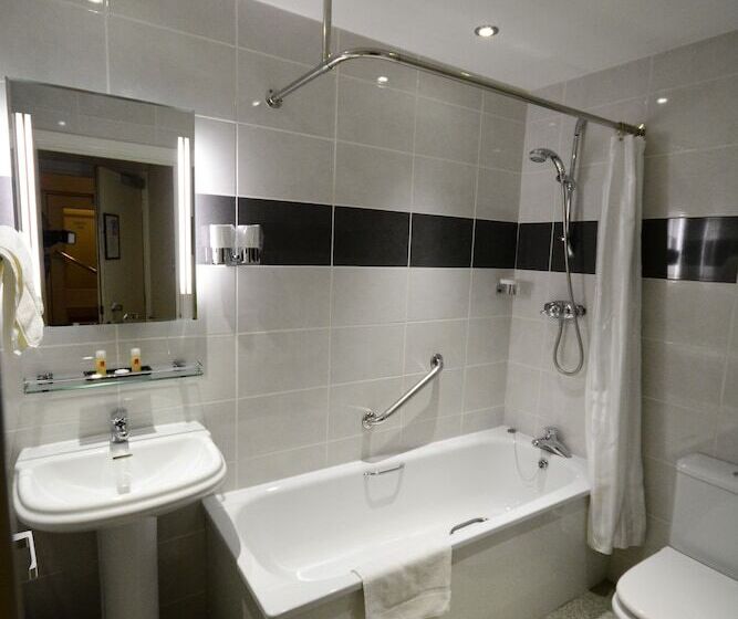 غرفة قياسية, The Crescent