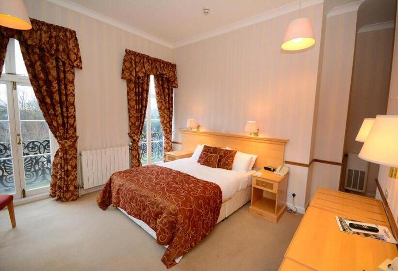 غرفة سوبيريور, The Crescent