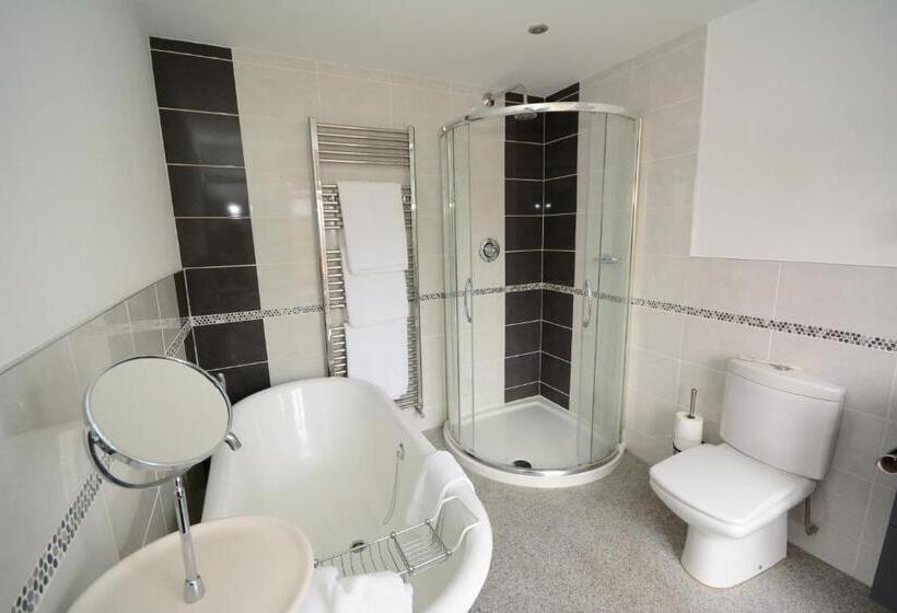 غرفة تنفيذية, The Crescent