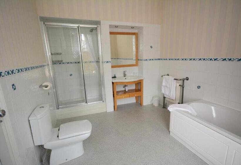 غرفة تنفيذية, The Crescent