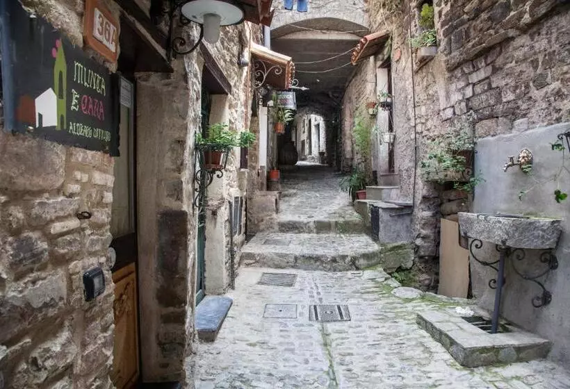 Quarto superior, Munta E Cara Albergo Diffuso