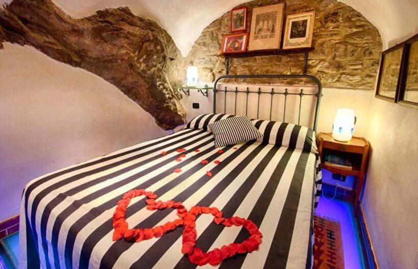 Lakosztály, Munta E Cara Albergo Diffuso