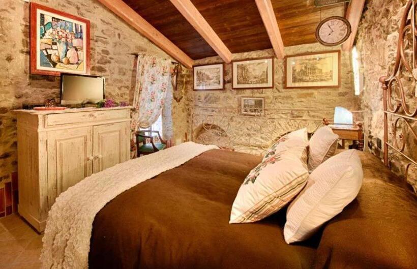 Lakosztály, Munta E Cara Albergo Diffuso