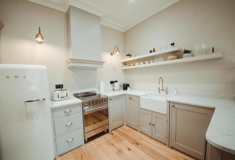 Дом 1 Спальня, Ch1 Boutique Stays