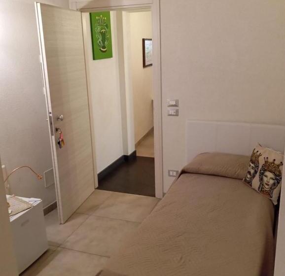 اتاق استاندارد یک نفره, New Aurispa