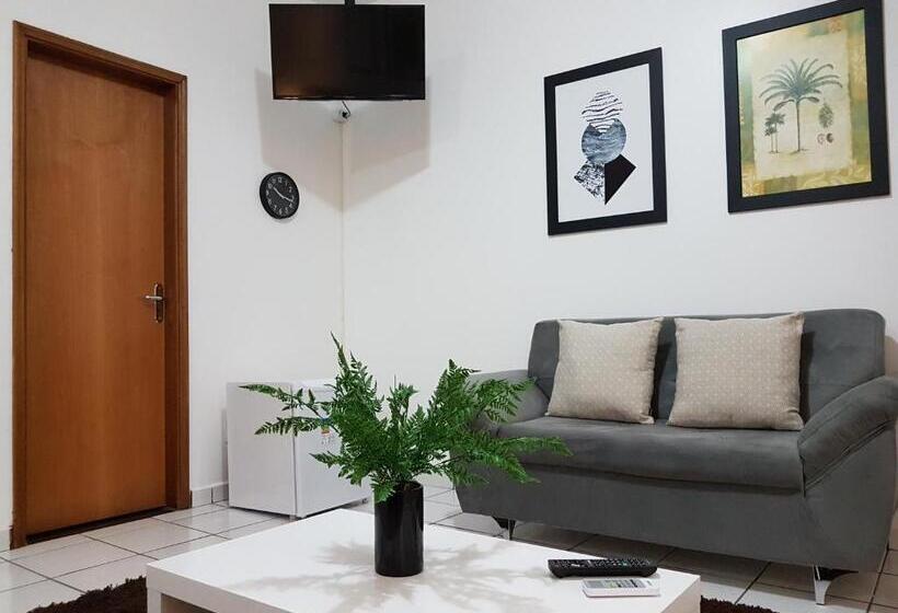 חדר דלוקס עם מיטת קינג, B & A Suites Inn Hotel   Quarto Luxo âmbar