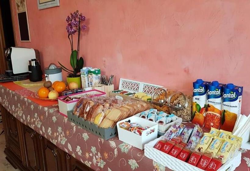 اتاق استاندارد, Happy House