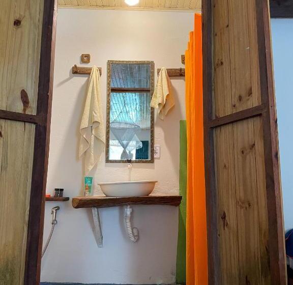 جناح مزوَّد بشرفة, Hostel Moreré