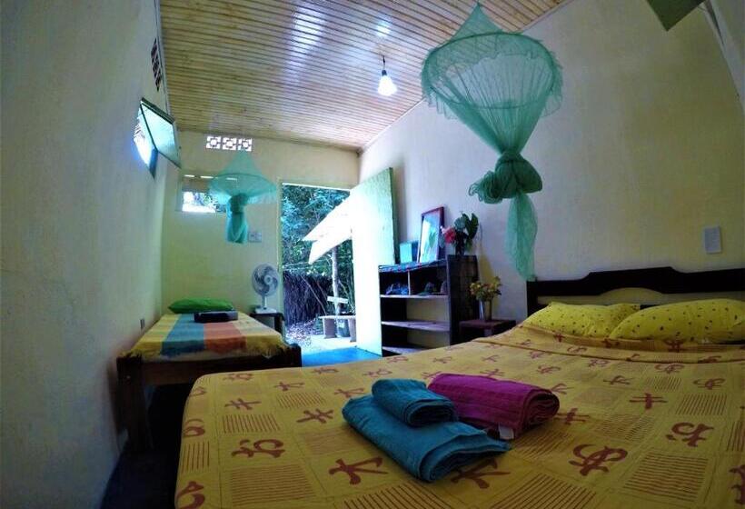 غرفة قياسية ثلاثية مع حمام خارجي, Hostel Moreré