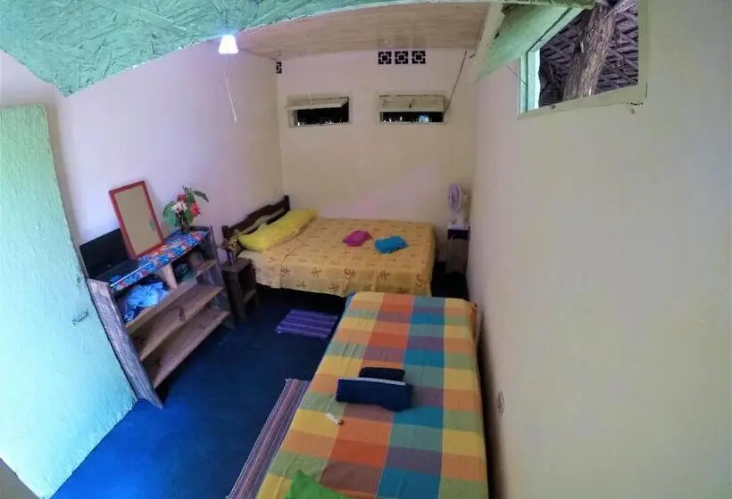 スタンダードトリプルルームの外観-バスルーム, Hostel Moreré
