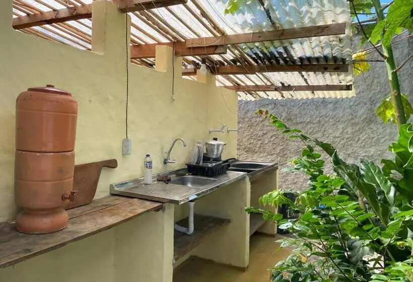 ルームシェアのワンベッド, Hostel Moreré