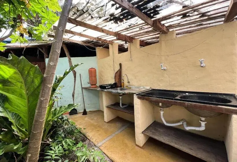 ルームシェアのワンベッド, Hostel Moreré