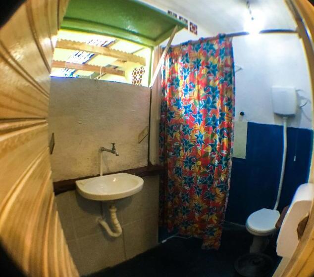 جناح مزوَّد بشرفة, Hostel Moreré