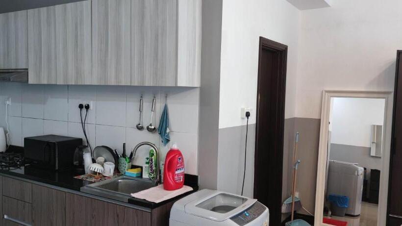 סטודיו דלוקס, Molek Regency Taman Molek