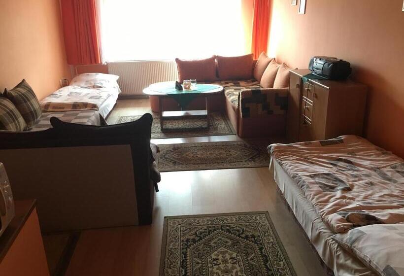 חדר קלאסי לארבעה, G Penzion