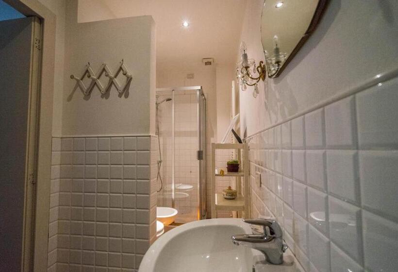 דירת חדר נוף לגינה, I Germani