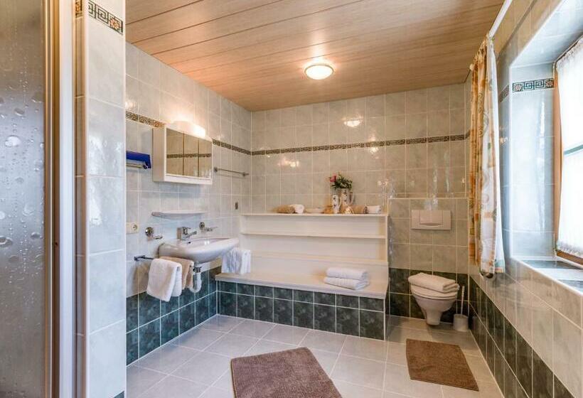 Апартаменты 2 Спальни с Балконом, Hofbauer