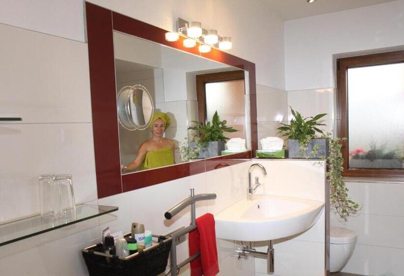 غرفة قياسية حمام مشترك, Famos Schlafen