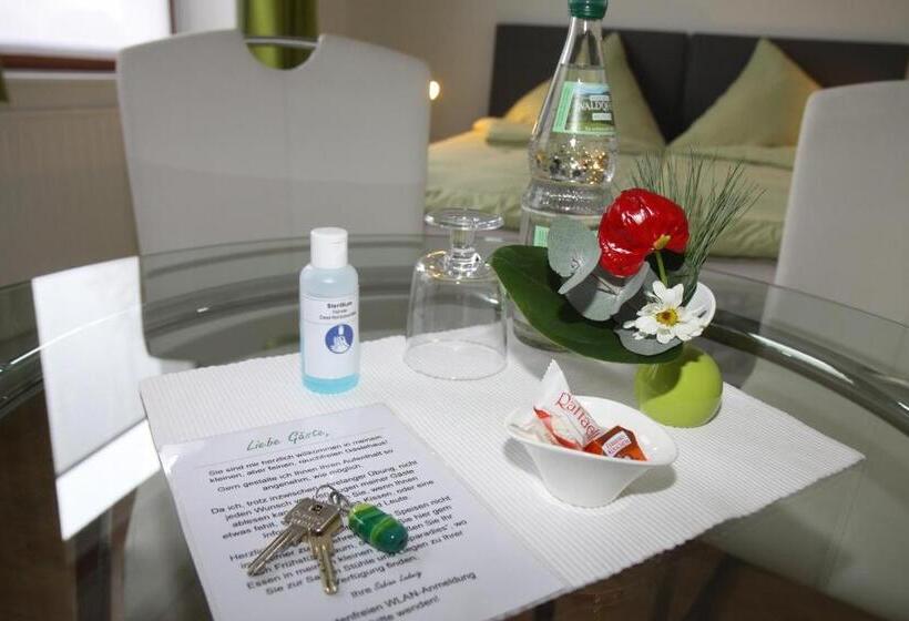 غرفة قياسية حمام مشترك, Famos Schlafen