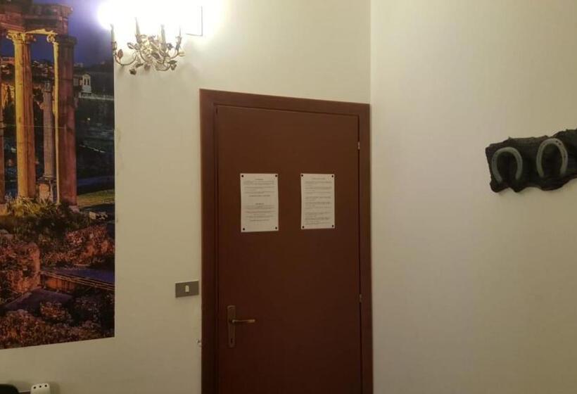 اتاق سوپریور با تخت بزرگ, Stenghe Stracche