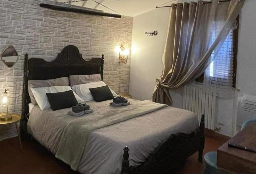 اتاق سوپریور با تخت بزرگ, Stenghe Stracche