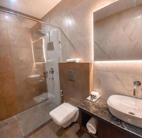 חדר דחוקס עם מיטת קינג, Superia Grand