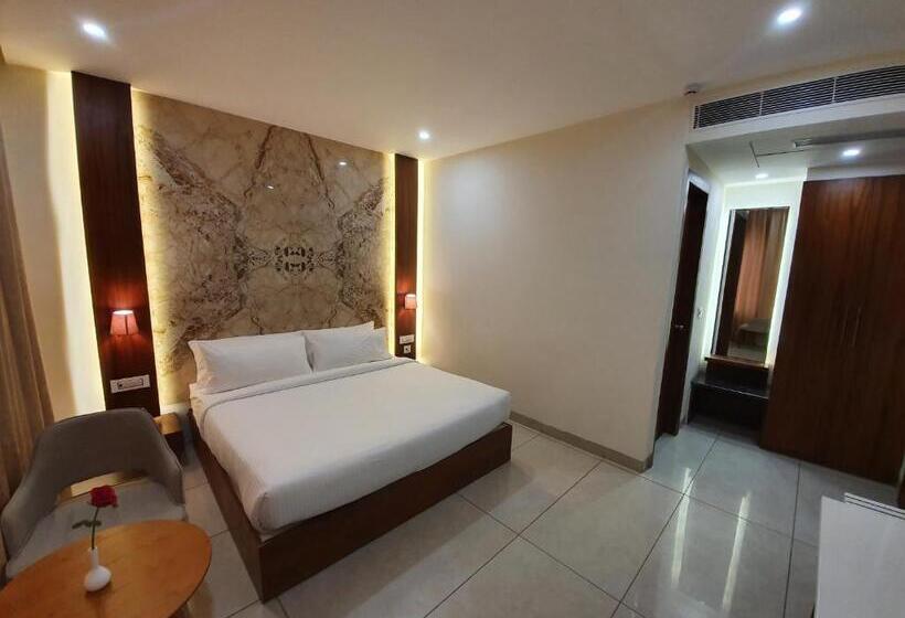 חדר דחוקס עם מיטת קינג, Superia Grand