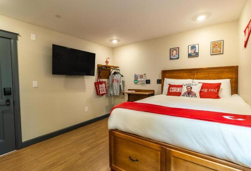 غرفة قياسية, The Dorm