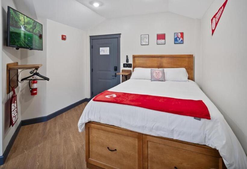 غرفة ديلوكس, The Dorm