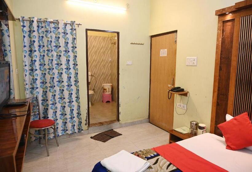 デラックスルーム, Rameshwaram Guest House