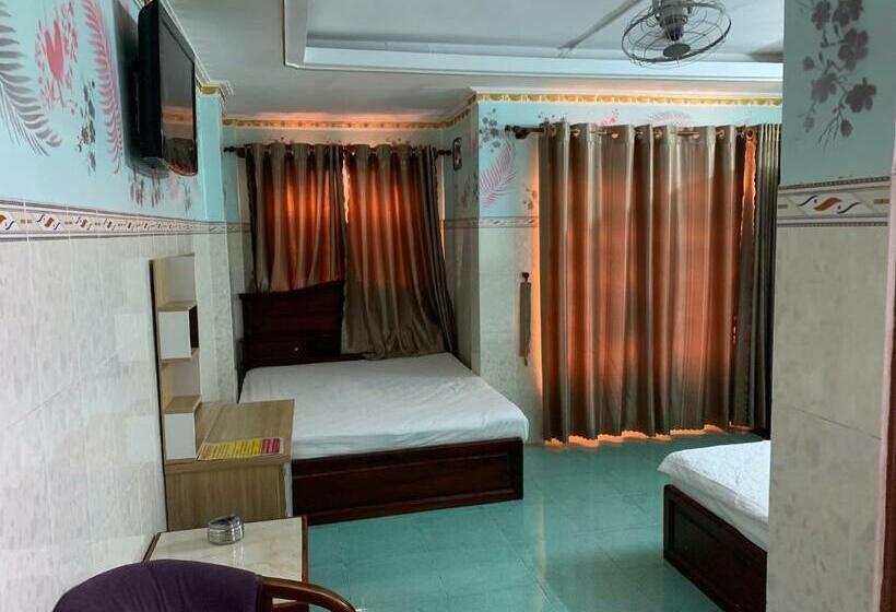 اتاق اکونومی, Minh Tuan