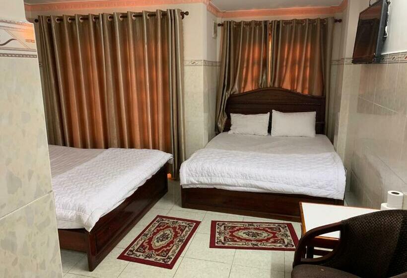 اتاق اکونومی, Minh Tuan