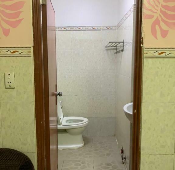 اتاق اکونومی, Minh Tuan