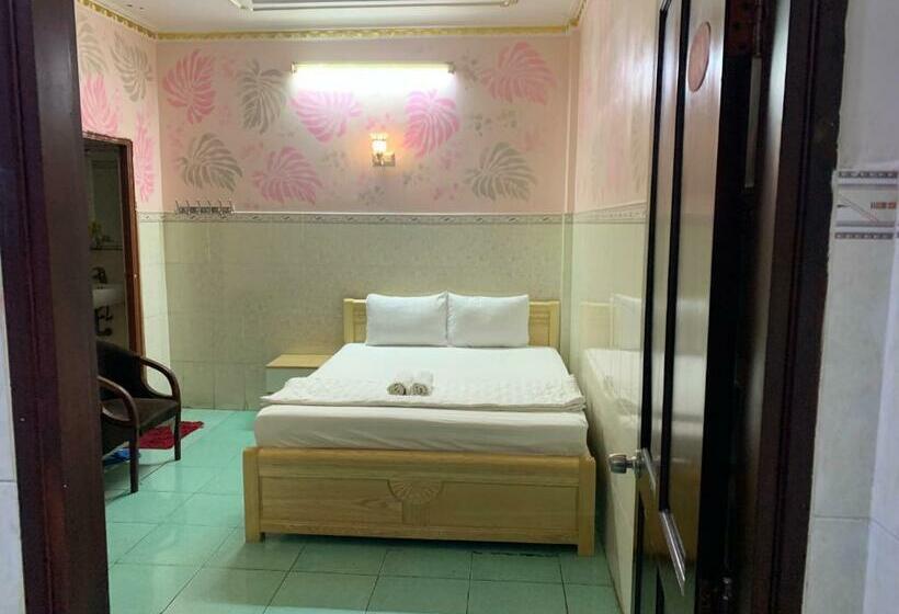 اتاق اکونومی, Minh Tuan