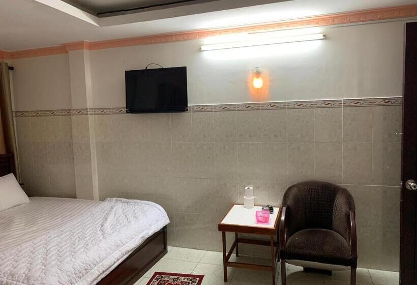 اتاق اکونومی, Minh Tuan